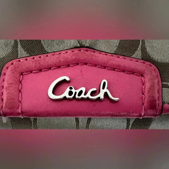 COACH | ladies Signature Jacquard clutch wallet - Picture 2 of 16